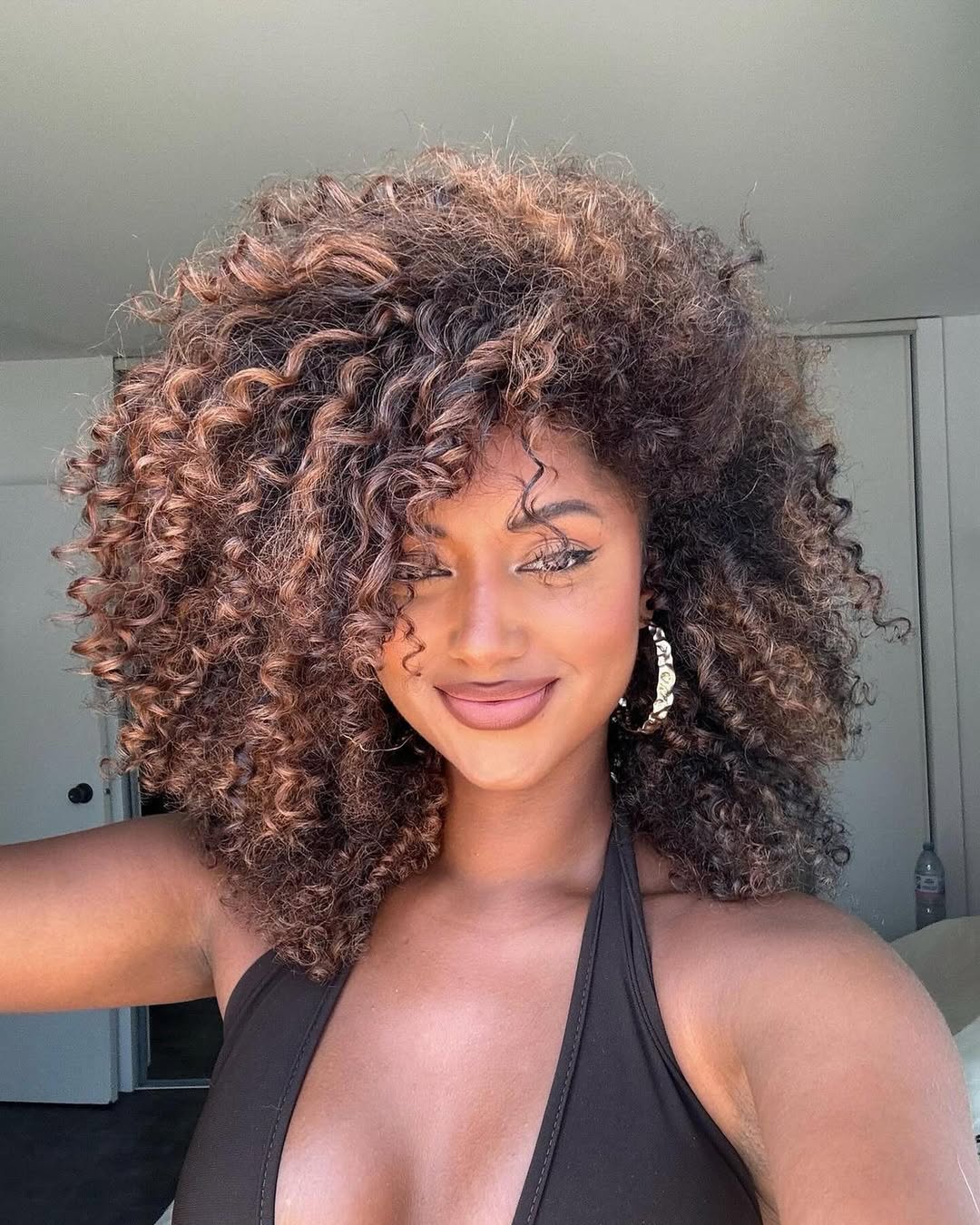 Thick Wavy Dark Brown With Curtain Bangs Thick Wavy Dark Brown With Curtain Bangs — Trendy Medium Hair
