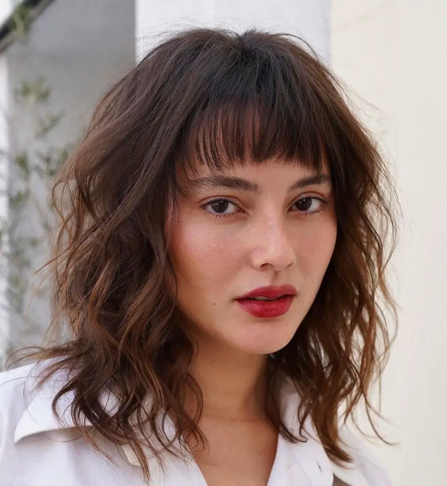 Collarbone Shag With Wispy Curtain Bangs — Trendy Messy Hair