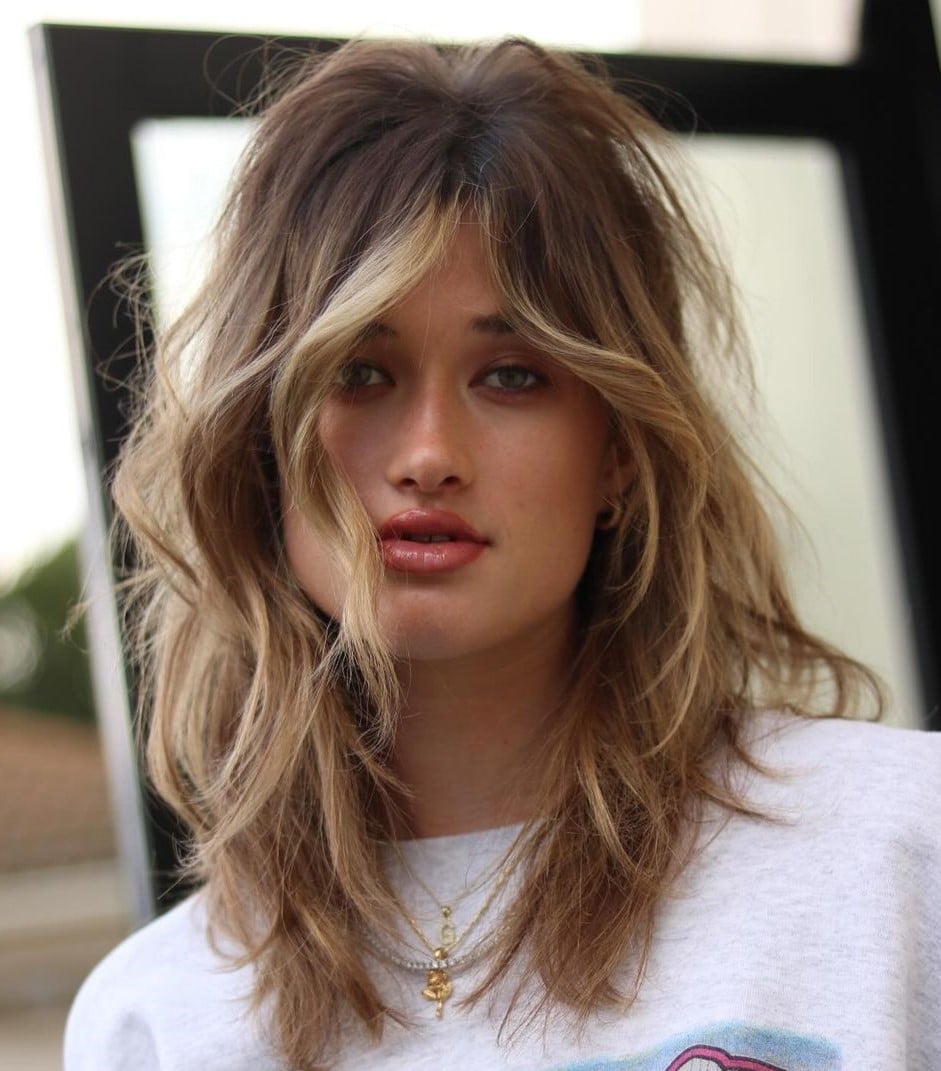 Wavy Mid-Back With Blonde Money Piece — Trendy Messy Hair