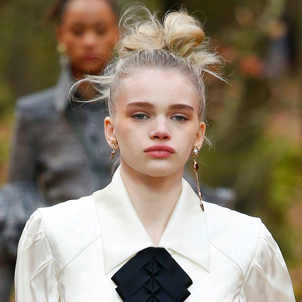 Messy Blonde Updo With Face-Framing Pieces — Trendy Messy Hair
