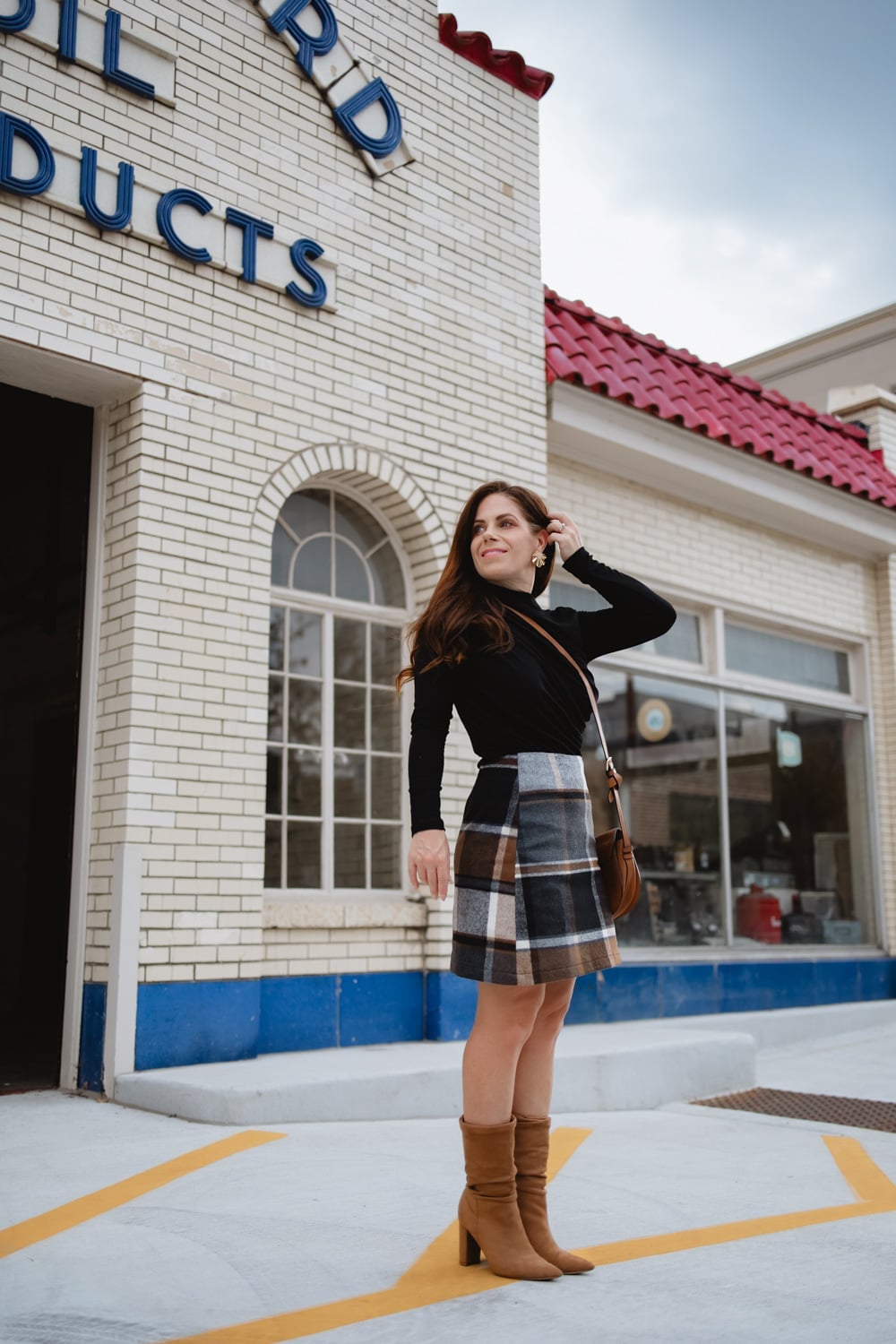 Plaid Mini Skirt with Black Turtleneck and Brown Boots Plaid Mini Skirt with Black Turtleneck and Brown Boots — Trendy Mini Skirt Outfits