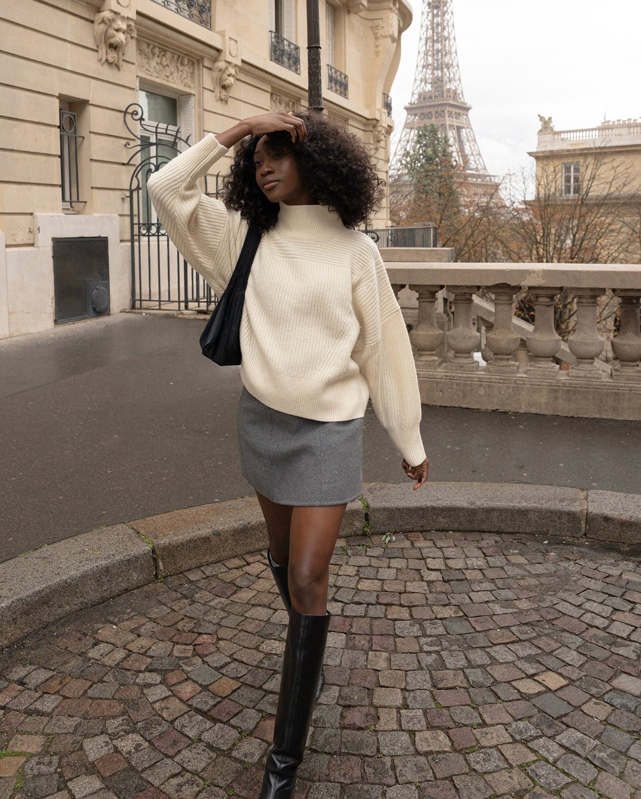 Gray Straight Mini Skirt with Cream Turtleneck and Knee-High Boots Gray Straight Mini Skirt with Cream Turtleneck and Knee-High Boots — Trendy Mini Skirt Outfits