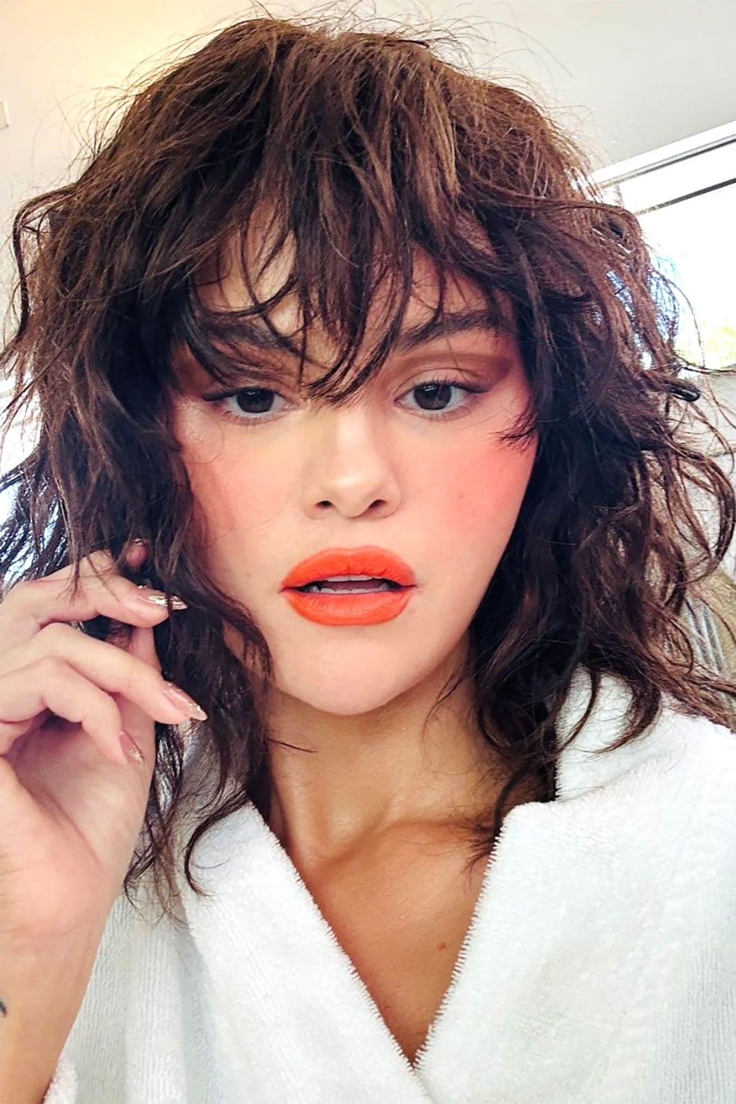 Shoulder Shag With Shaggy Bangs Shoulder Shag With Shaggy Bangs — Trendy Modern Shag