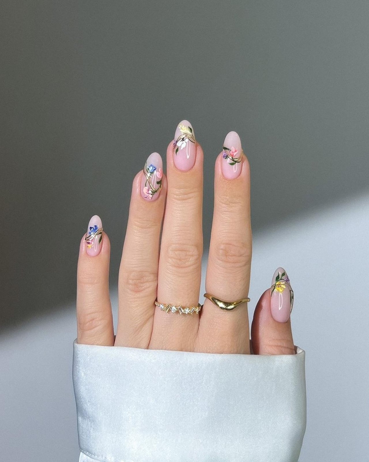Sheer Pink Floral Gold Accent Medium Oval Nails, Glossy Sheer Pink Floral Gold Accent Medium Oval Nails, Glossy — Trendy Nail Designs