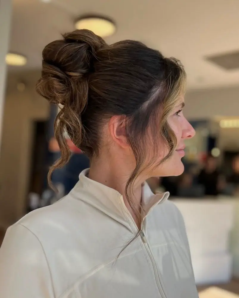 Voluminous Dark Brown And Blonde Highlight Bun Voluminous Dark Brown And Blonde Highlight Bun — Trendy Natural Bun