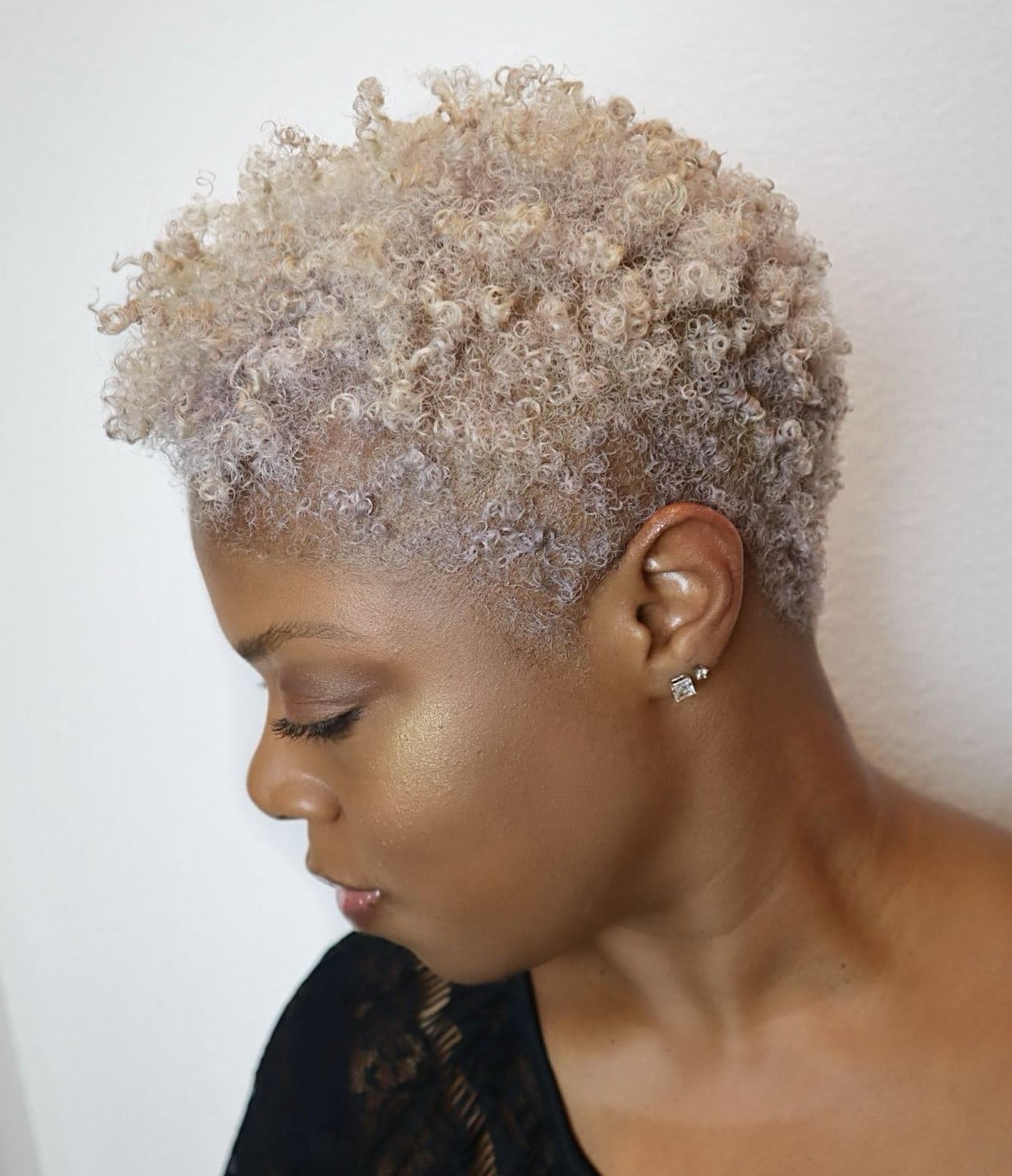 Short Ear-Length Fine Curly Cut In Ash Blonde — Trendy Natural Hair