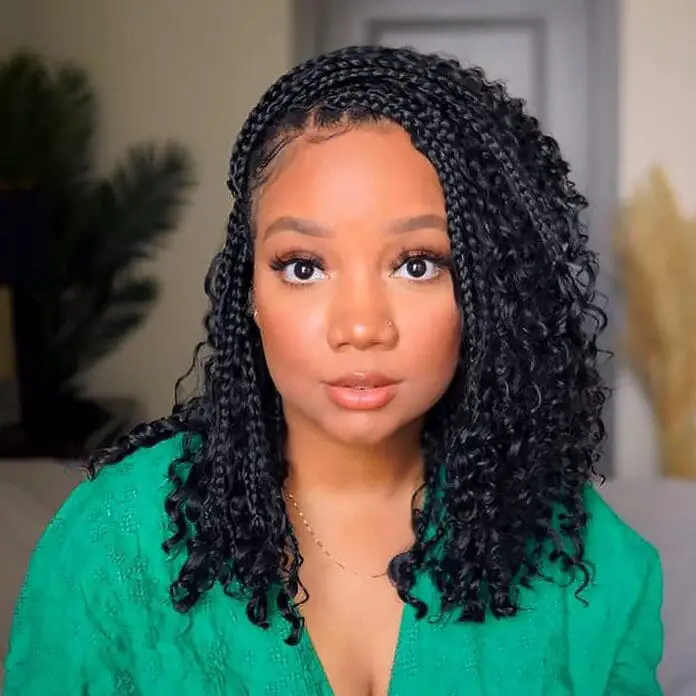 Shoulder Length Wavy Hair With Auburn Highlights — Trendy Natural Hair