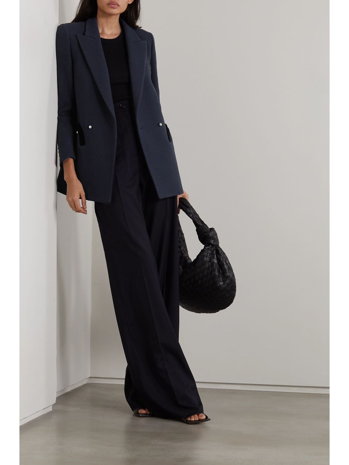 Oversized Navy Blazer and Wide Leg Trousers for Business Casual Oversized Navy Blazer and Wide Leg Trousers for Business Casual — Trendy Navy Blue Outfits