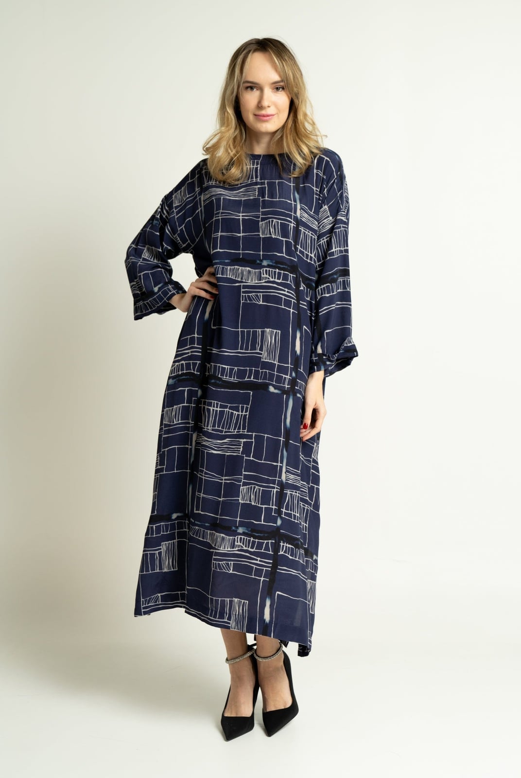 Navy Geometric Print Maxi Dress with Black Heels Navy Geometric Print Maxi Dress with Black Heels — Trendy Navy Blue Outfits