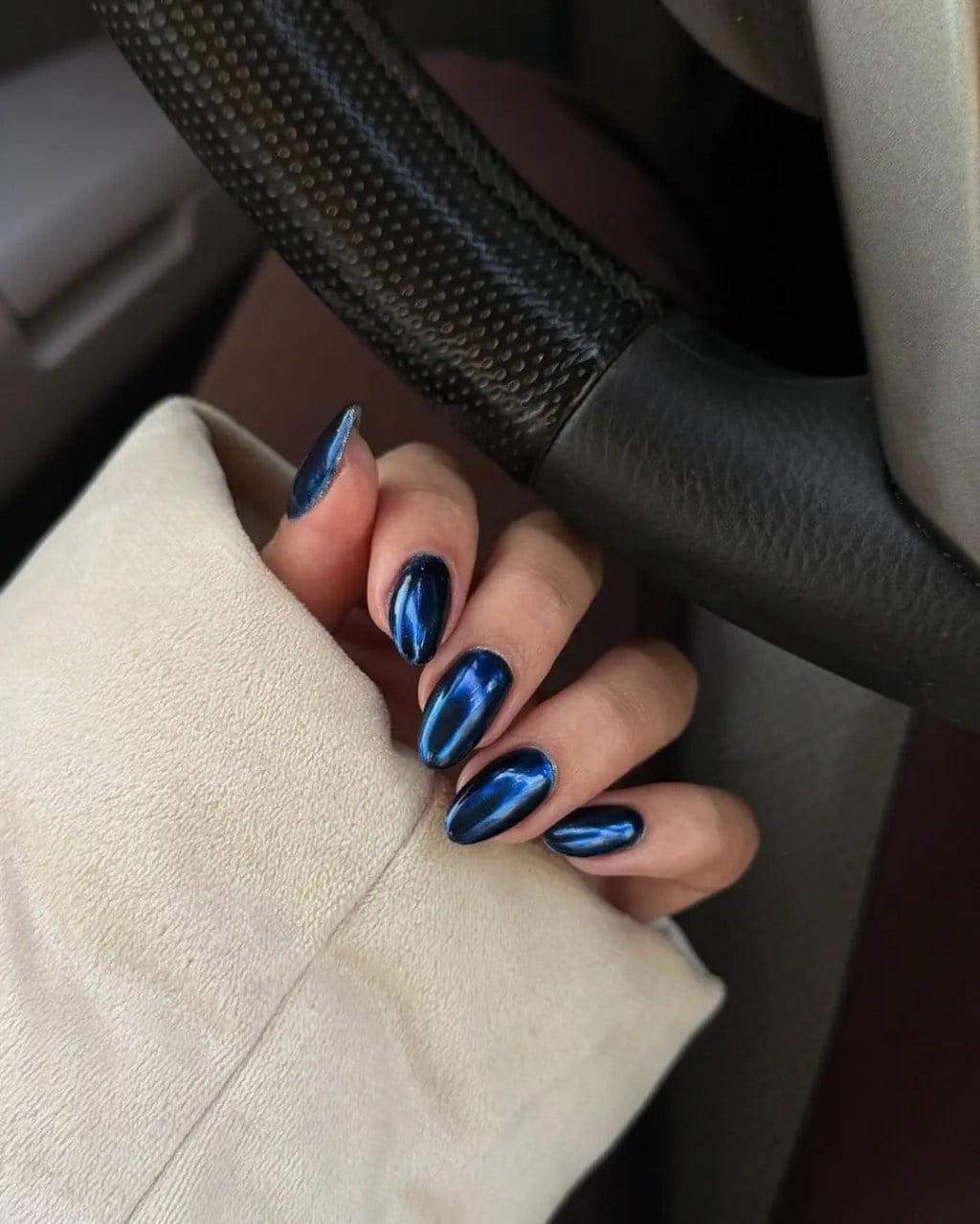 Deep Blue Chrome Medium Almond Nails Deep Blue Chrome Medium Almond Nails — Trendy Navy Nails