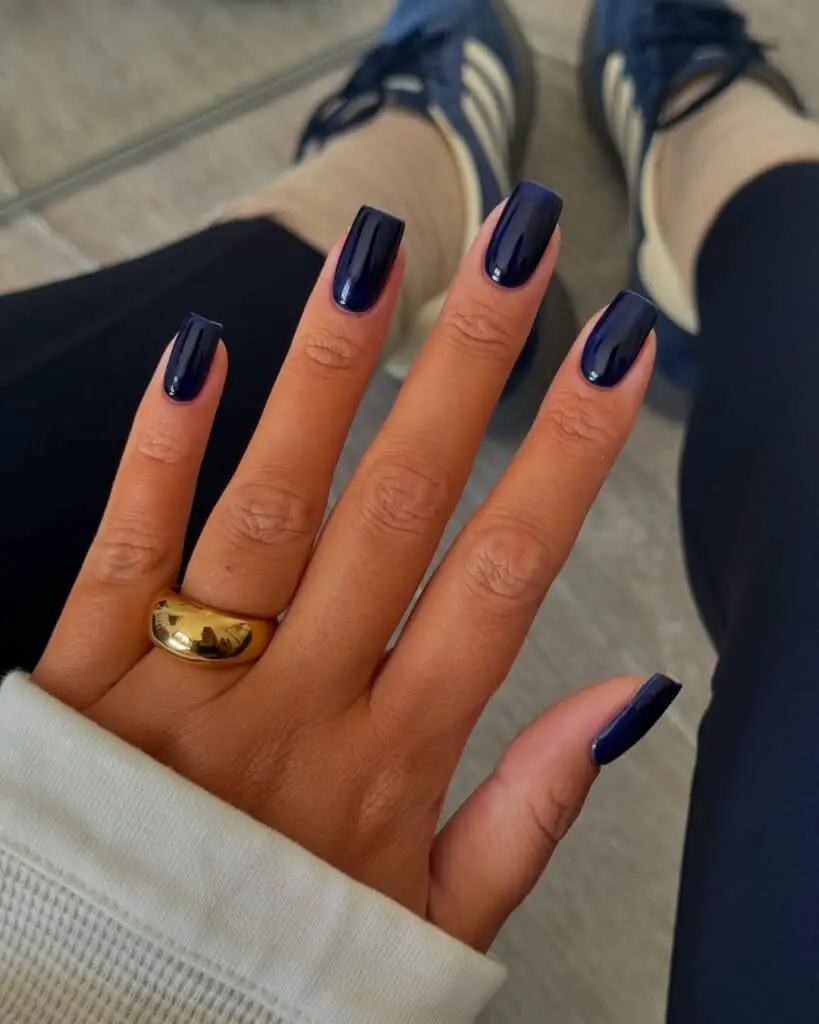 Deep Navy Blue Glossy Short Square Nails, Reflecting The Soft Deep Navy Blue Glossy Short Square Nails, Reflecting The Soft — Trendy Navy Nails