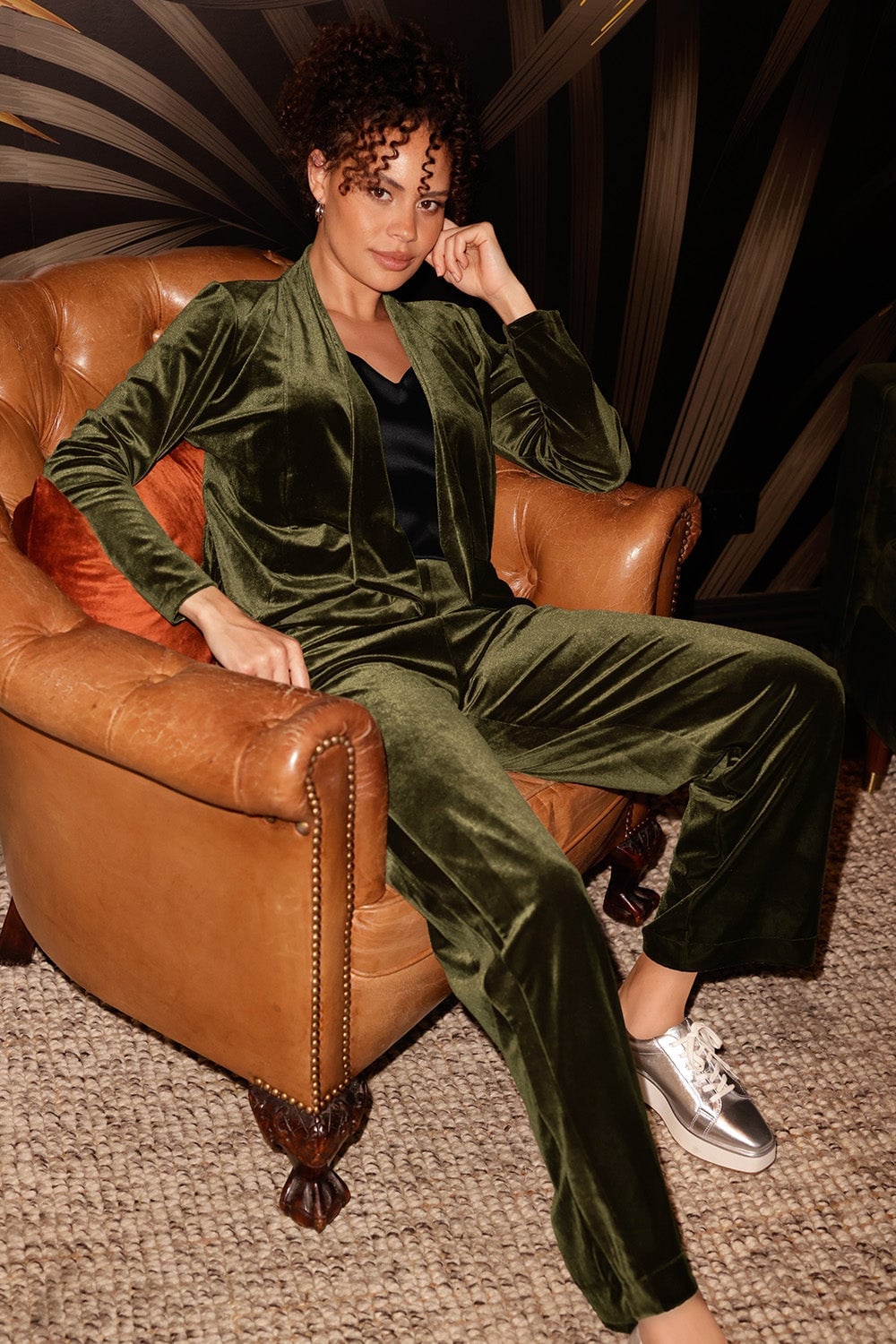 Olive Green Velvet Suit with Wide-Leg Trousers Olive Green Velvet Suit with Wide-Leg Trousers — Trendy Night Out Outfits