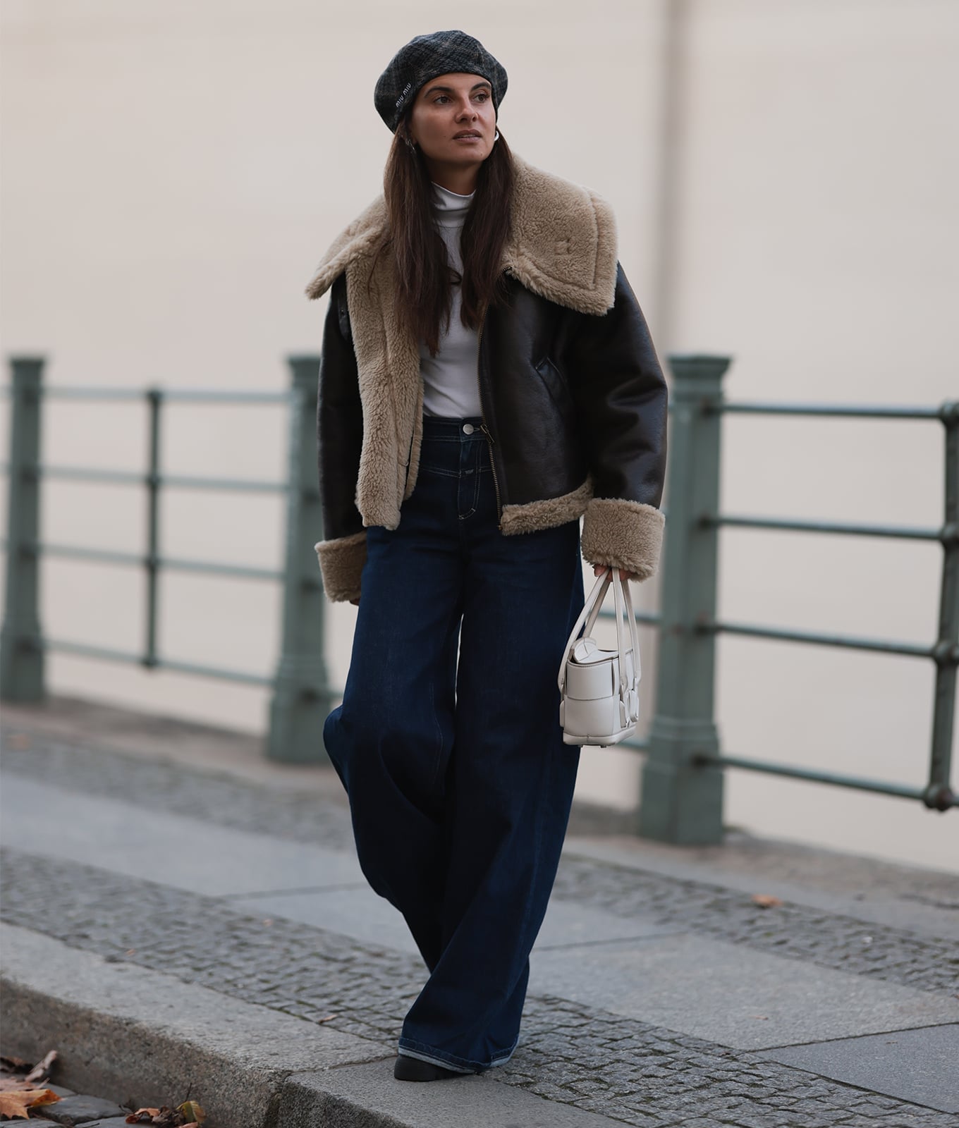 Oversized Shearling Leather Jacket Over Turtleneck and Jeans Oversized Shearling Leather Jacket Over Turtleneck and Jeans — Trendy Night Out Outfits