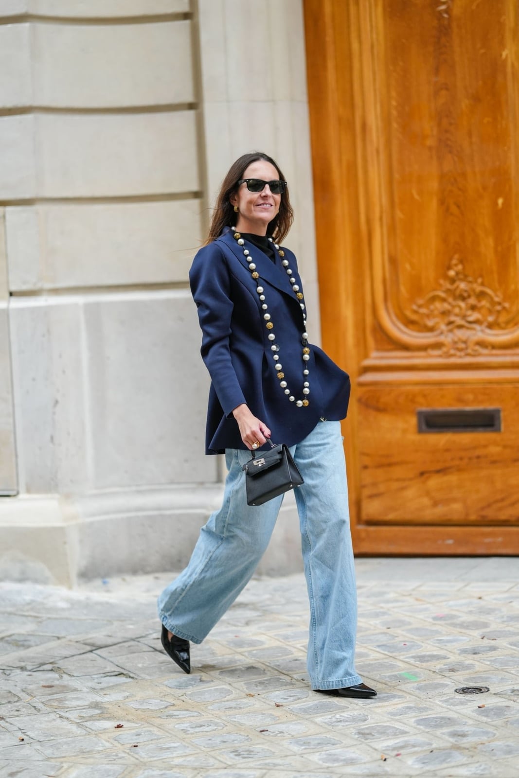 Navy Oversized Blazer with Light Blue Wide-Leg Jeans Navy Oversized Blazer with Light Blue Wide-Leg Jeans — Trendy Night Out Outfits