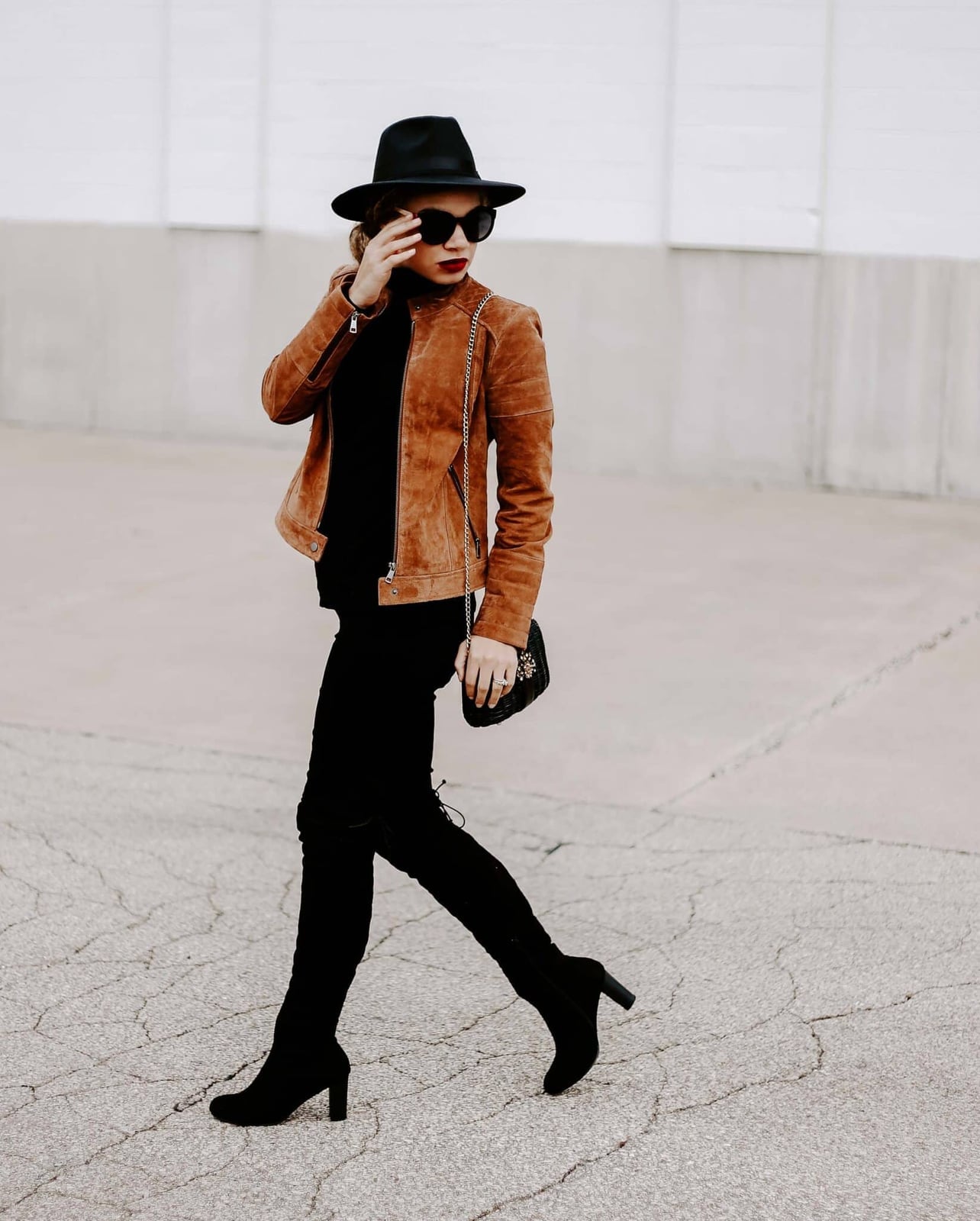 Brown Suede Jacket Over Black Turtleneck and Trousers Brown Suede Jacket Over Black Turtleneck and Trousers — Trendy Night Out Outfits