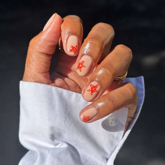 Short Oval with Red Starfish Accents Short Oval with Red Starfish Accents — Trendy Ocean Nails