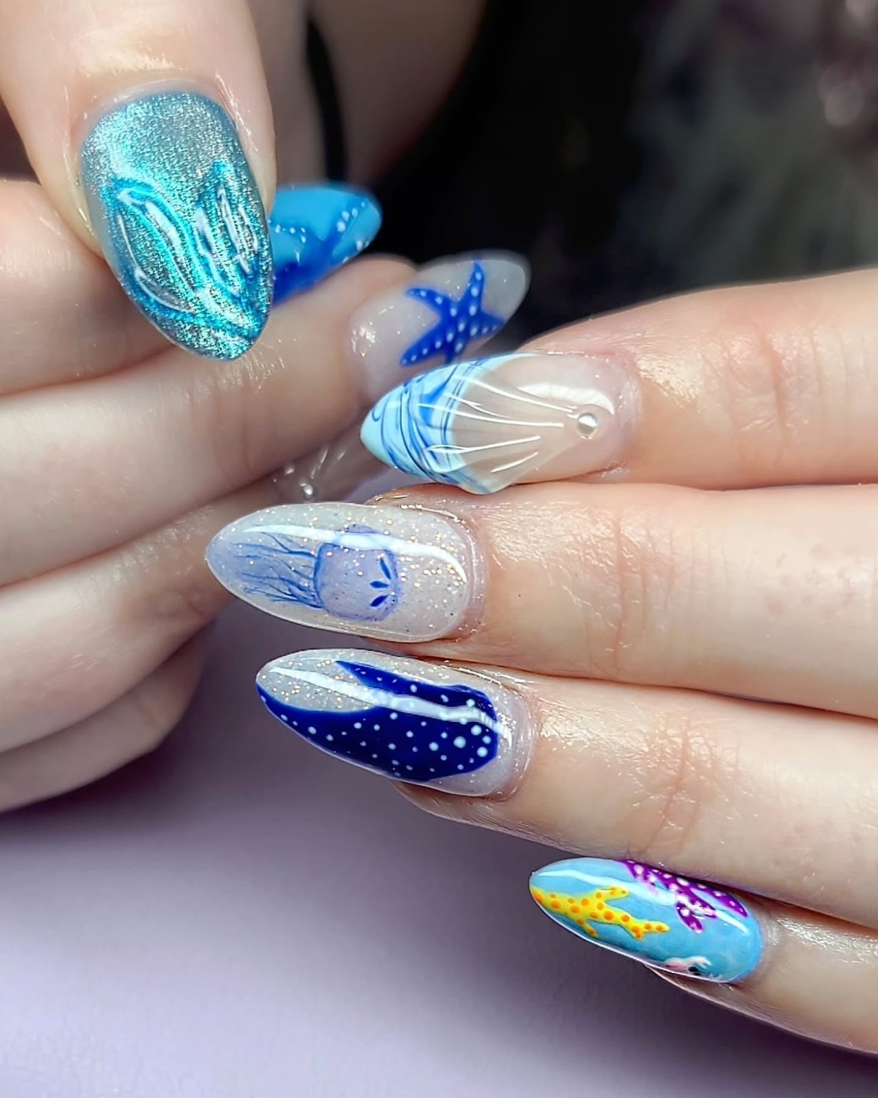 Nemo Fish and Starfish Medium Oval Nails Nemo Fish and Starfish Medium Oval Nails — Trendy Ocean Nails