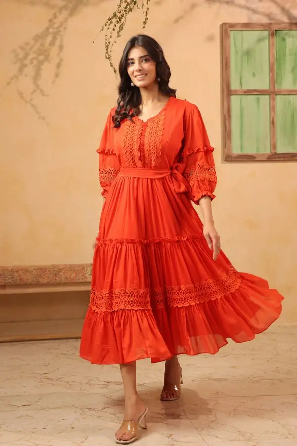 Flowy Orange Midi Dress With Tiered Lace Skirt Flowy Orange Midi Dress With Tiered Lace Skirt — Trendy Orange Dress