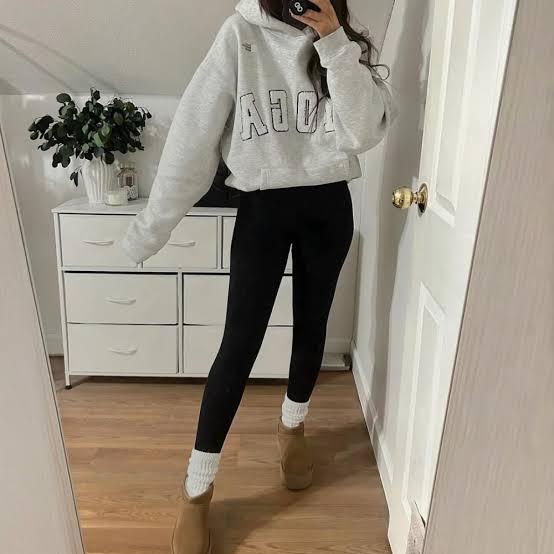 Gray Oversized Hoodie with Black Leggings Gray Oversized Hoodie with Black Leggings — Trendy Outfits for Teens