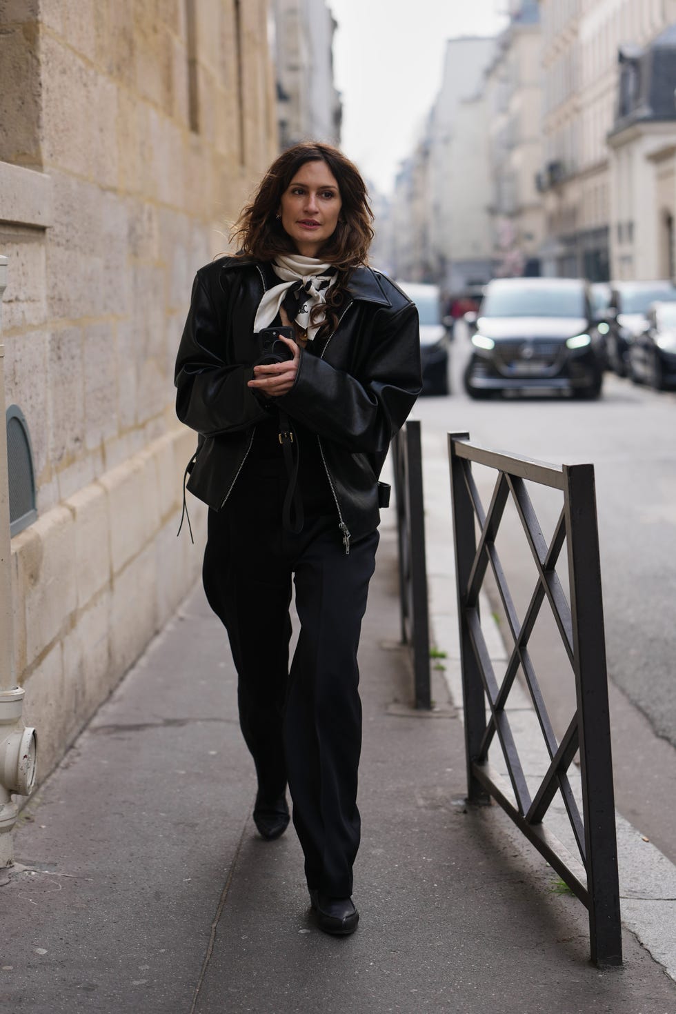 Oversized Black Leather Jacket with Scarf Oversized Black Leather Jacket with Scarf — Trendy Parisian Style