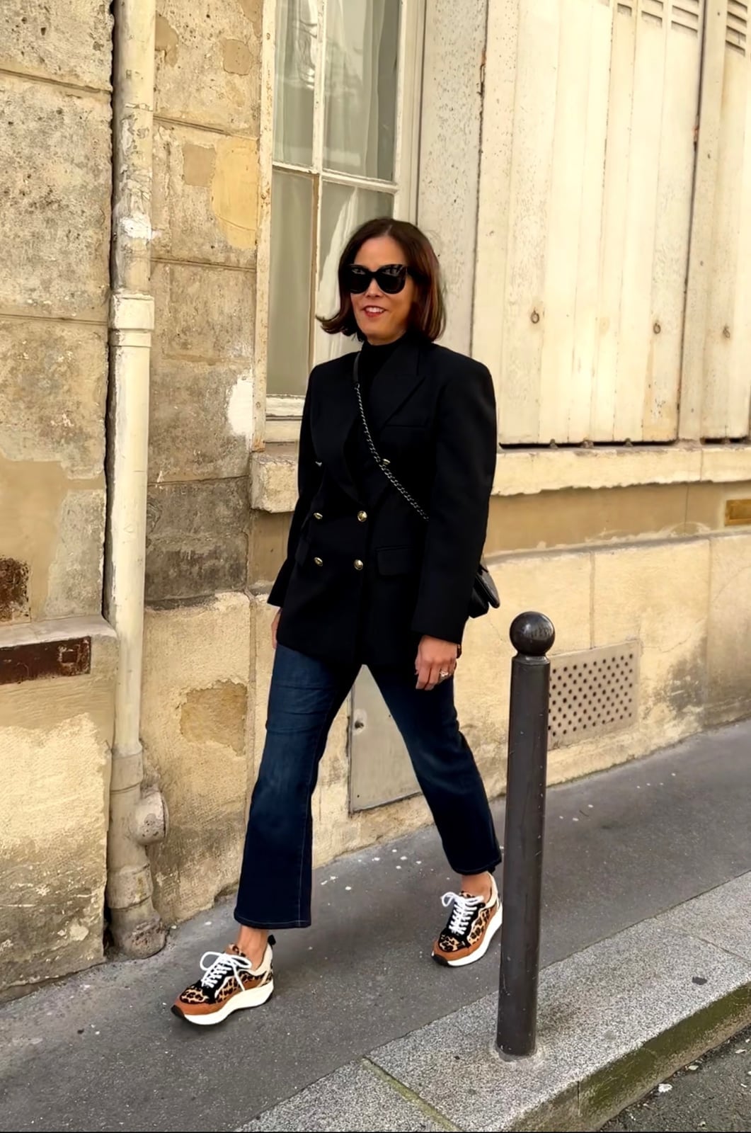 Oversized Black Blazer with Flared Jeans Oversized Black Blazer with Flared Jeans — Trendy Parisian Style