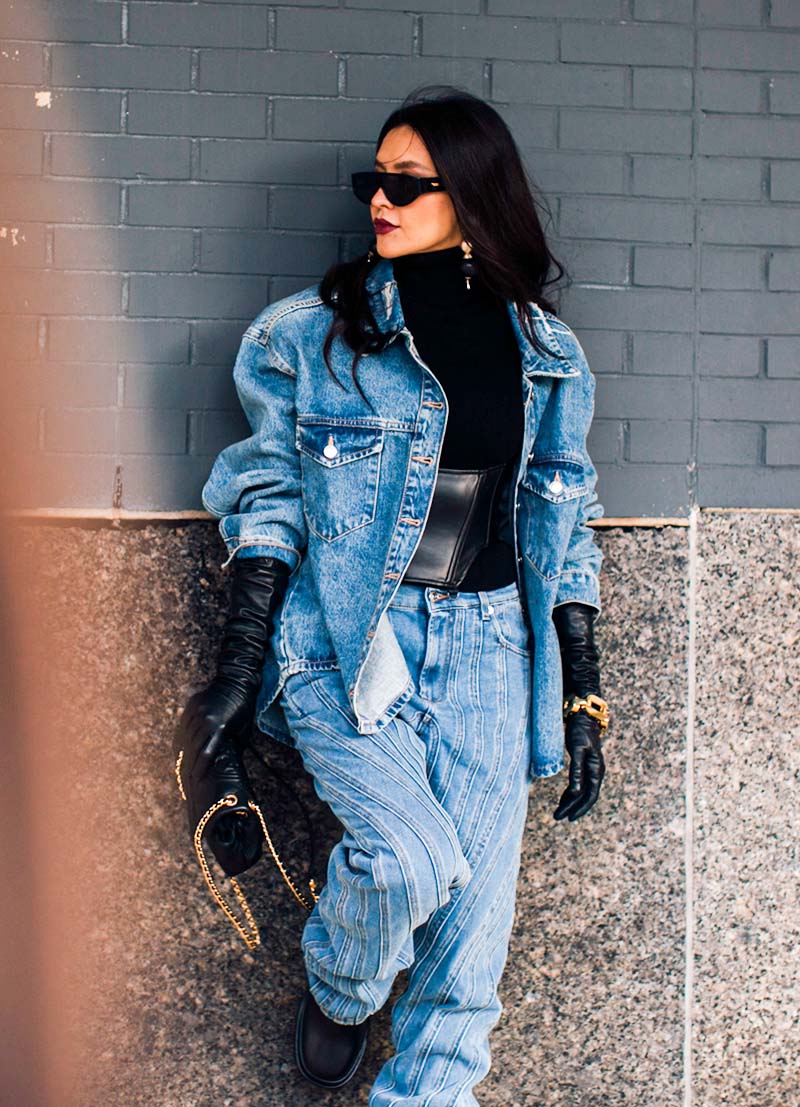 Edgy Denim Jacket and Corset Street Style Edgy Denim Jacket and Corset Street Style — Trendy Photo Outfit