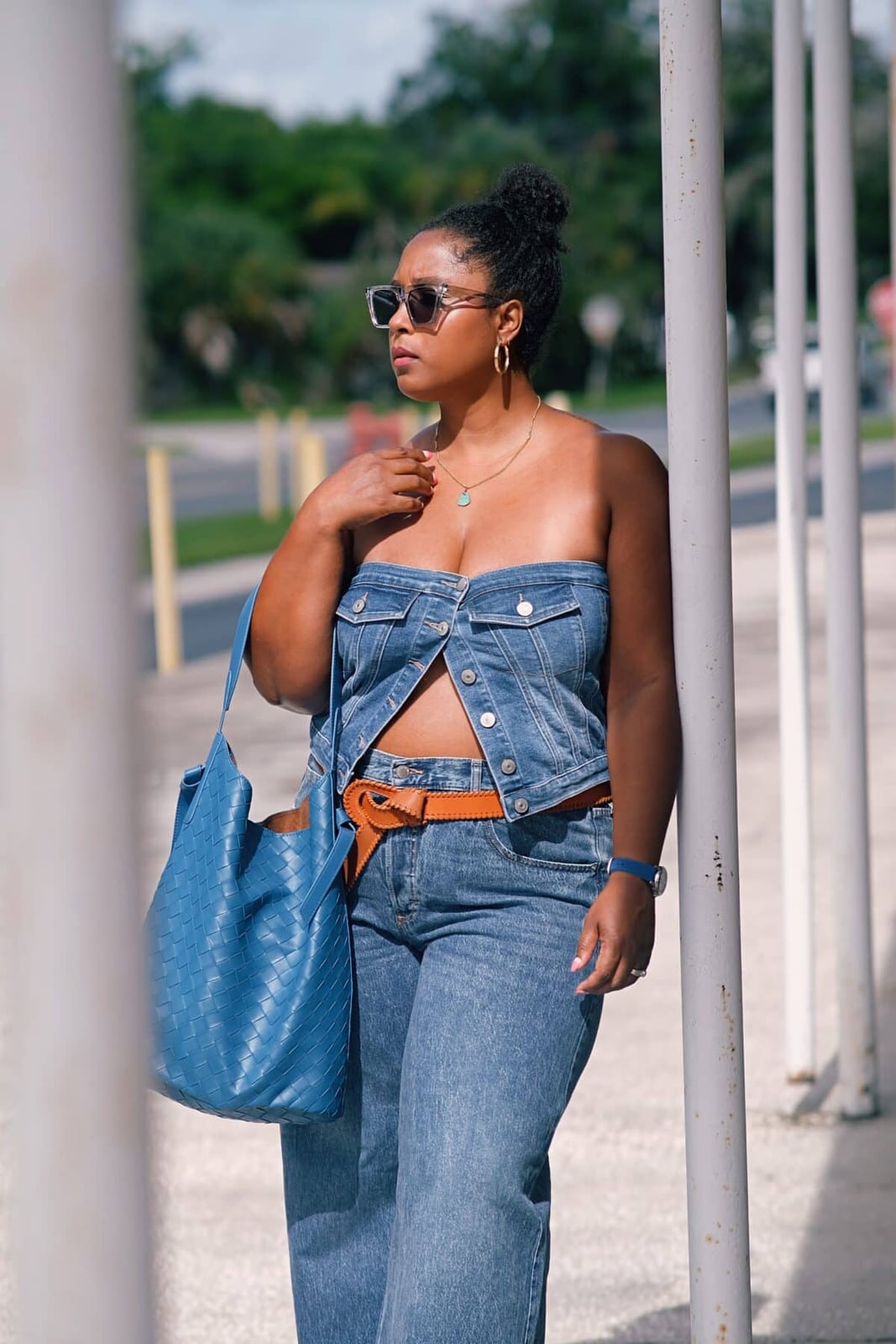 Denim Bandeau Top with Matching Wide-Leg Jeans Denim Bandeau Top with Matching Wide-Leg Jeans — Trendy Photo Outfit