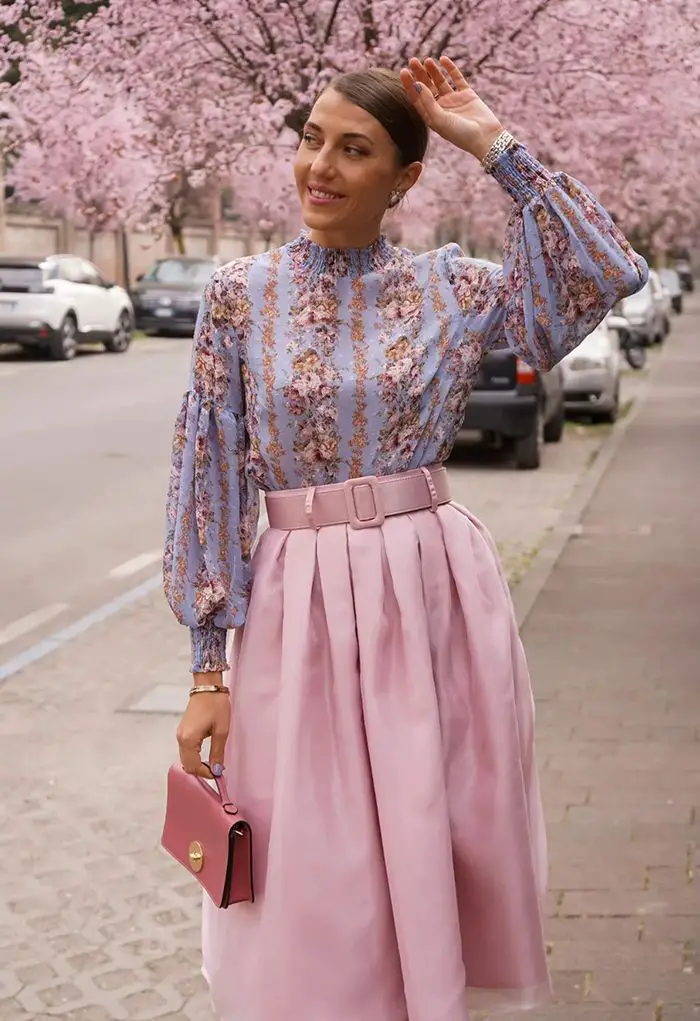 Pink Pleated Midi Skirt With Floral Blouse Pink Pleated Midi Skirt With Floral Blouse — Trendy Pink Skirt Outfit
