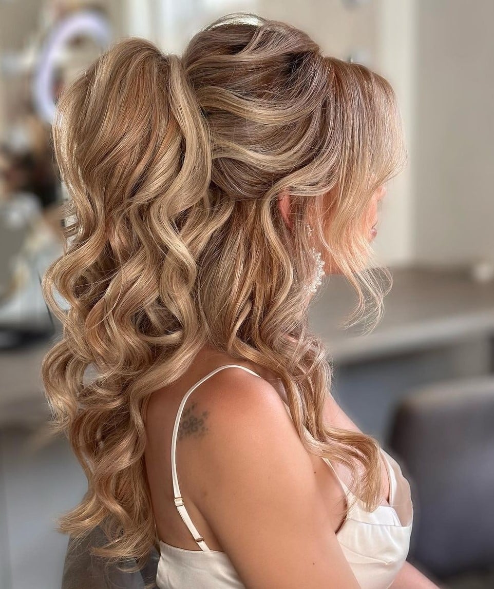 Collarbone Ponytail With Face-Framing Layers — Trendy Pony Hairstyles