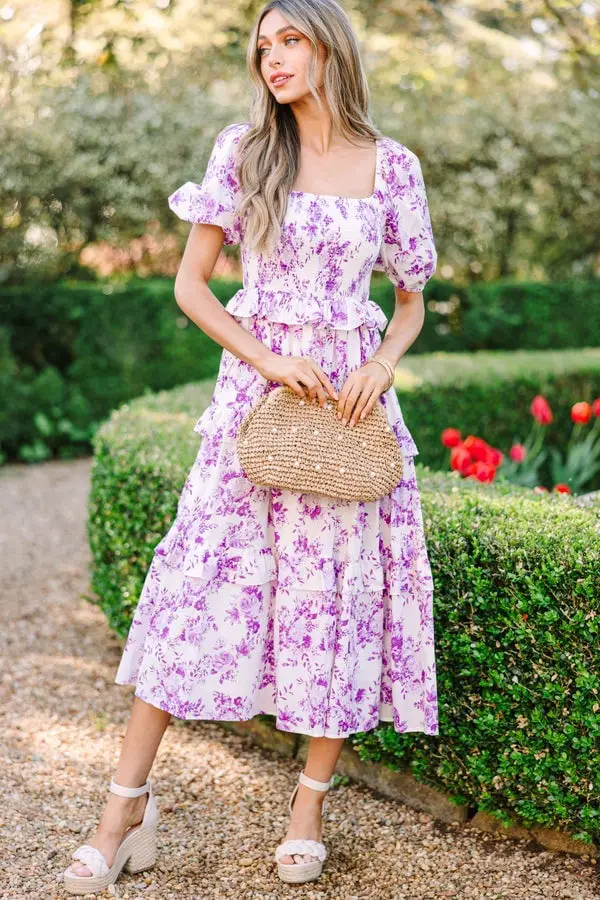 White Purple Floral Print Maxi Dress with Puff Sleeves, Close-Up Take White Purple Floral Print Maxi Dress with Puff Sleeves, Close-Up Take — Trendy Purple Dress