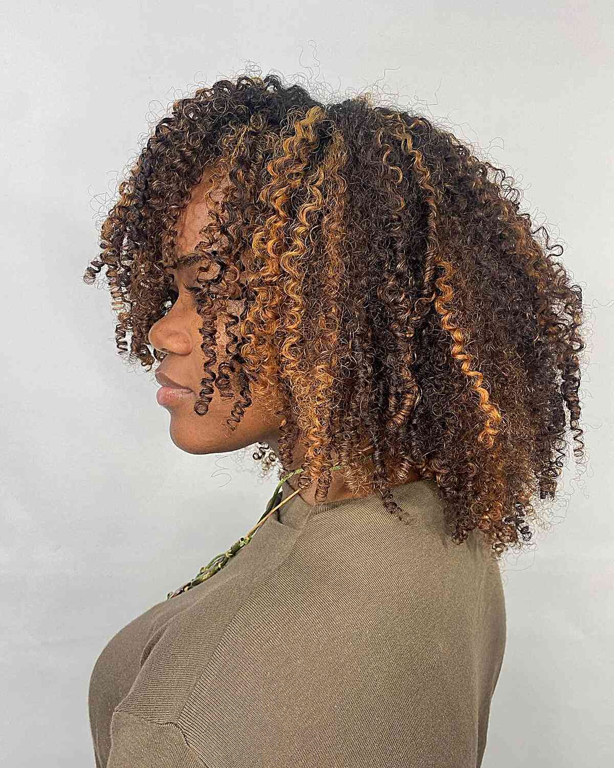 Curly Weave with Honey Blonde Highlights and Knit Sweater Curly Weave with Honey Blonde Highlights and Knit Sweater — Trendy Quick Weave