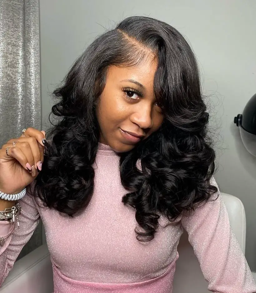Voluminous Wavy Hair with Shimmering Pink Top Voluminous Wavy Hair with Shimmering Pink Top — Trendy Quick Weave