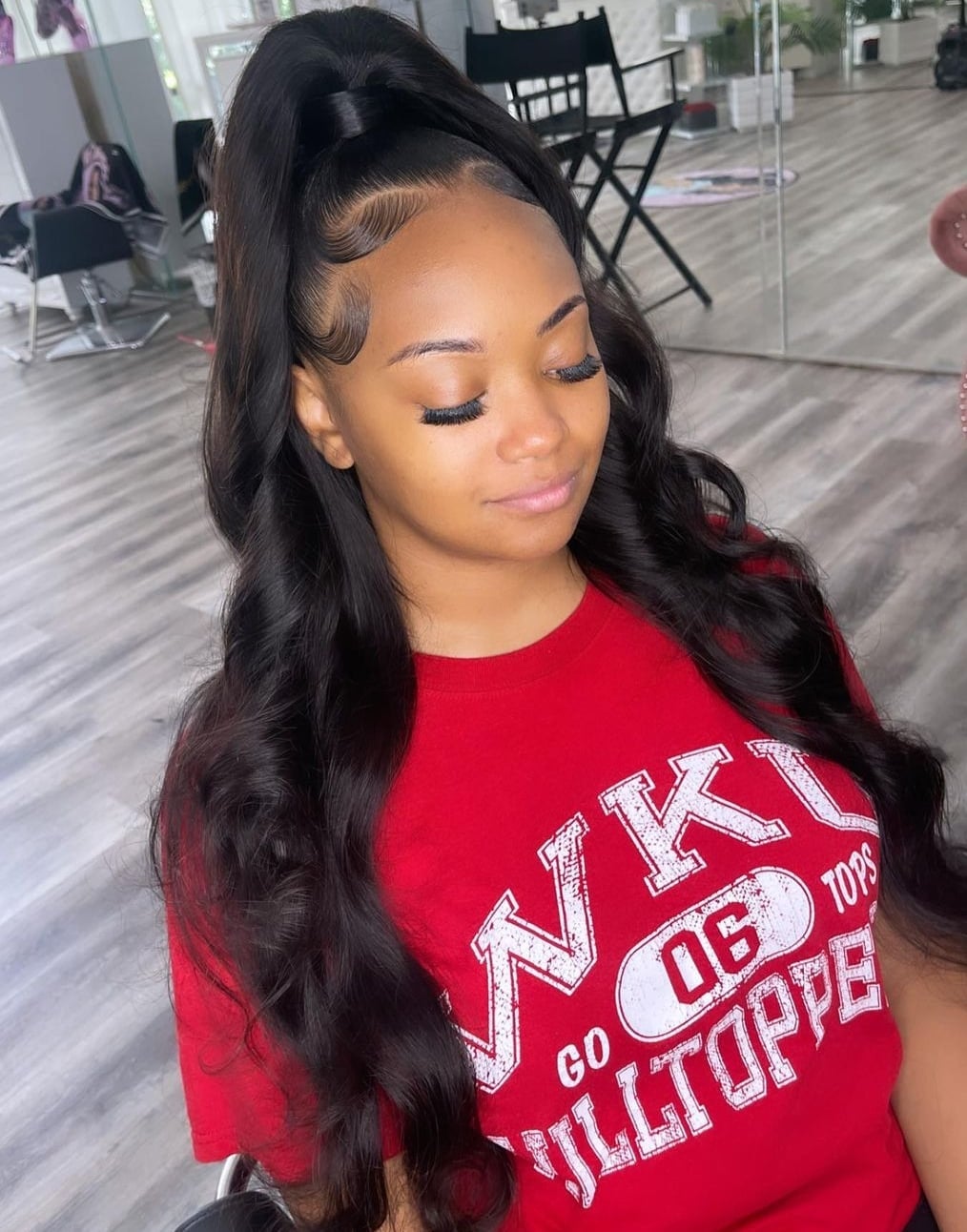 High Ponytail With Loose Natural Waves High Ponytail With Loose Natural Waves — Trendy Quick Weave Ponytail