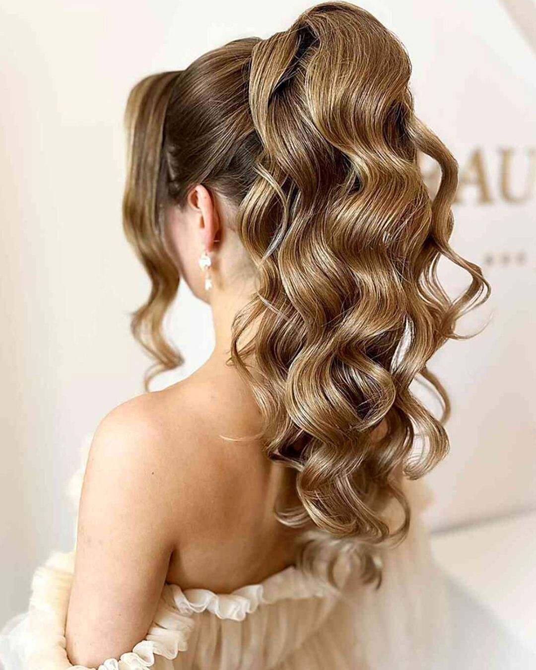 Voluminous Ponytail With Honey Blonde Highlights Voluminous Ponytail With Honey Blonde Highlights — Trendy Quick Weave Ponytail