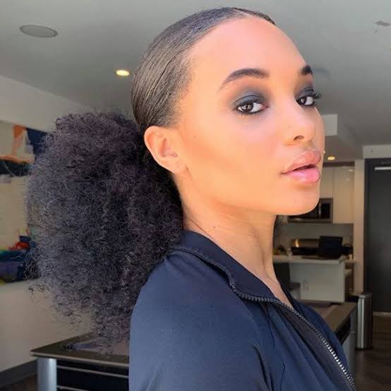 High Ponytail With Deep Side Part High Ponytail With Deep Side Part — Trendy Quick Weave Ponytail