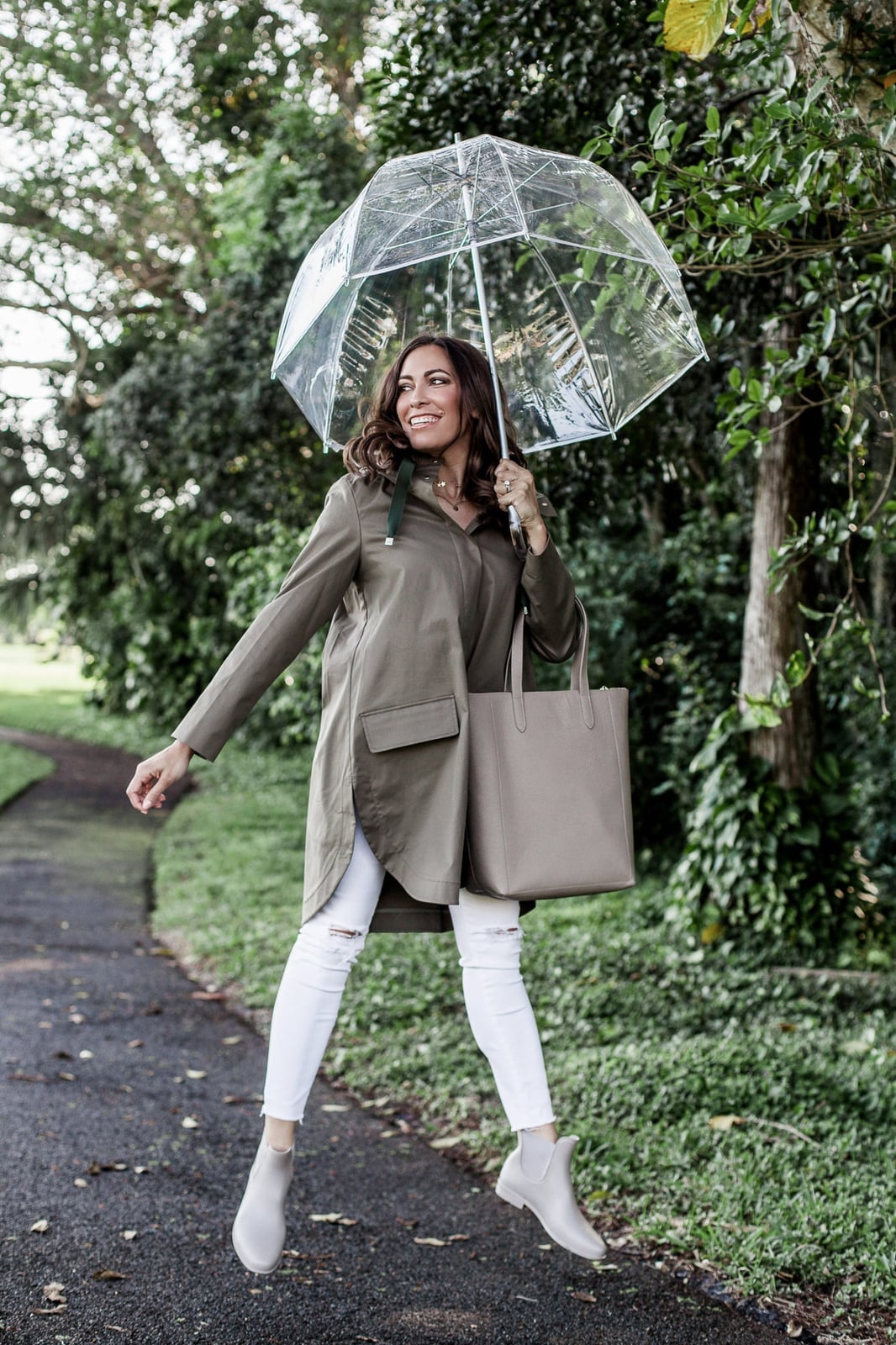 Olive Green Hooded Rain Jacket With Ripped Jeans Olive Green Hooded Rain Jacket With Ripped Jeans — Trendy Rain Jacket Outfits