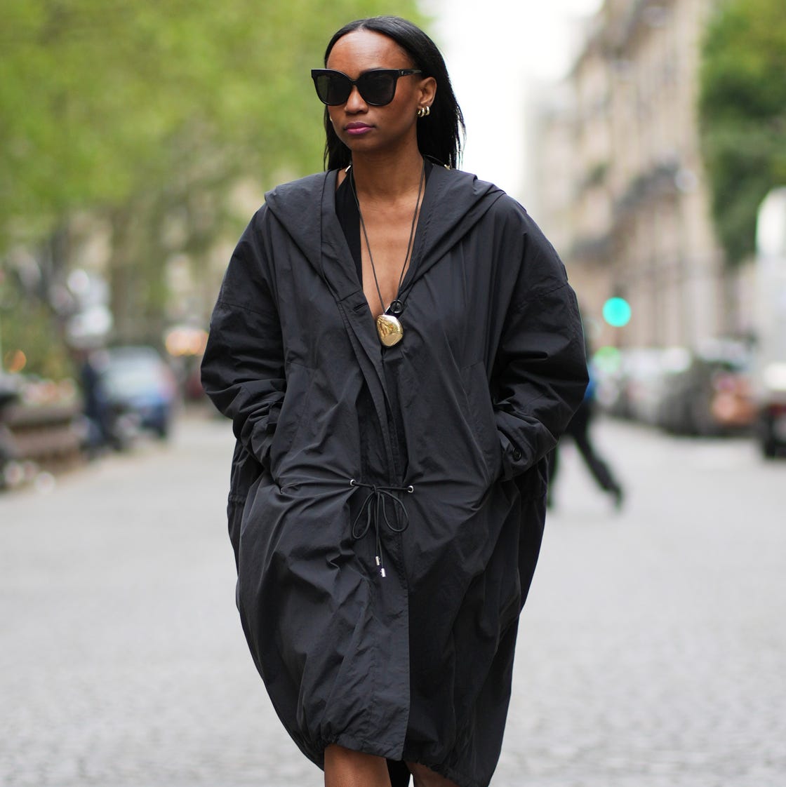 Oversized Black Hooded Jacket With Drawstring Oversized Black Hooded Jacket With Drawstring — Trendy Rain Jacket Outfits
