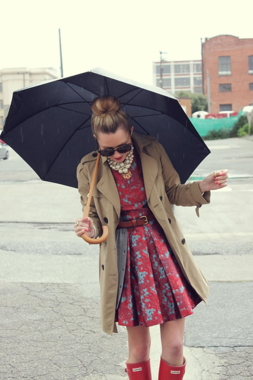 Beige Trench Coat With Red Rain Boots Beige Trench Coat With Red Rain Boots — Trendy Rain Jacket Outfits