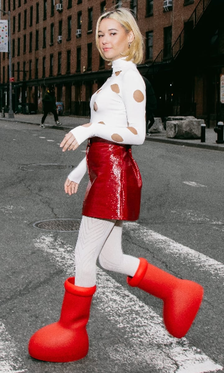 Red Cartoon Boots with Patent Mini Skirt Red Cartoon Boots with Patent Mini Skirt — Trendy Red Boots Outfit