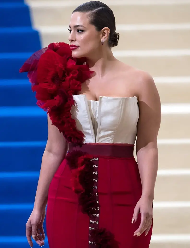 Cream Corset Top With Red Tulle Shoulder Ruffle Skirt Cream Corset Top With Red Tulle Shoulder Ruffle Skirt — Trendy Red Carpet Dresses
