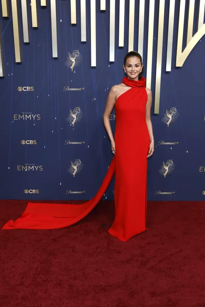 Bright Red One-Shoulder Dress With Flowing Train Bright Red One-Shoulder Dress With Flowing Train — Trendy Red Carpet Dresses