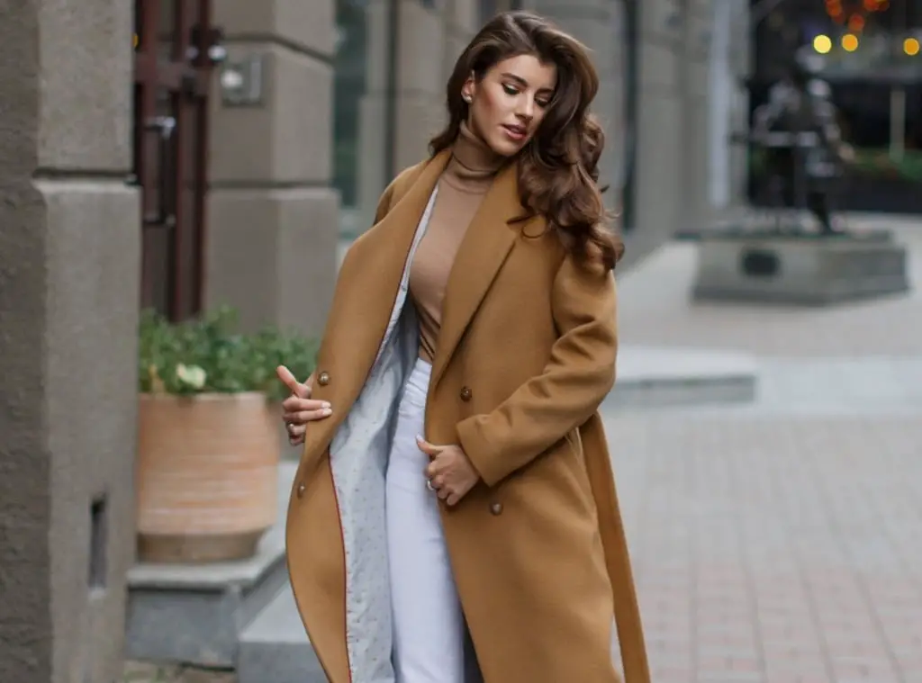 Long Camel Wool Coat Over Tan Knit Turtleneck Long Camel Wool Coat Over Tan Knit Turtleneck — Trendy Rich Outfits