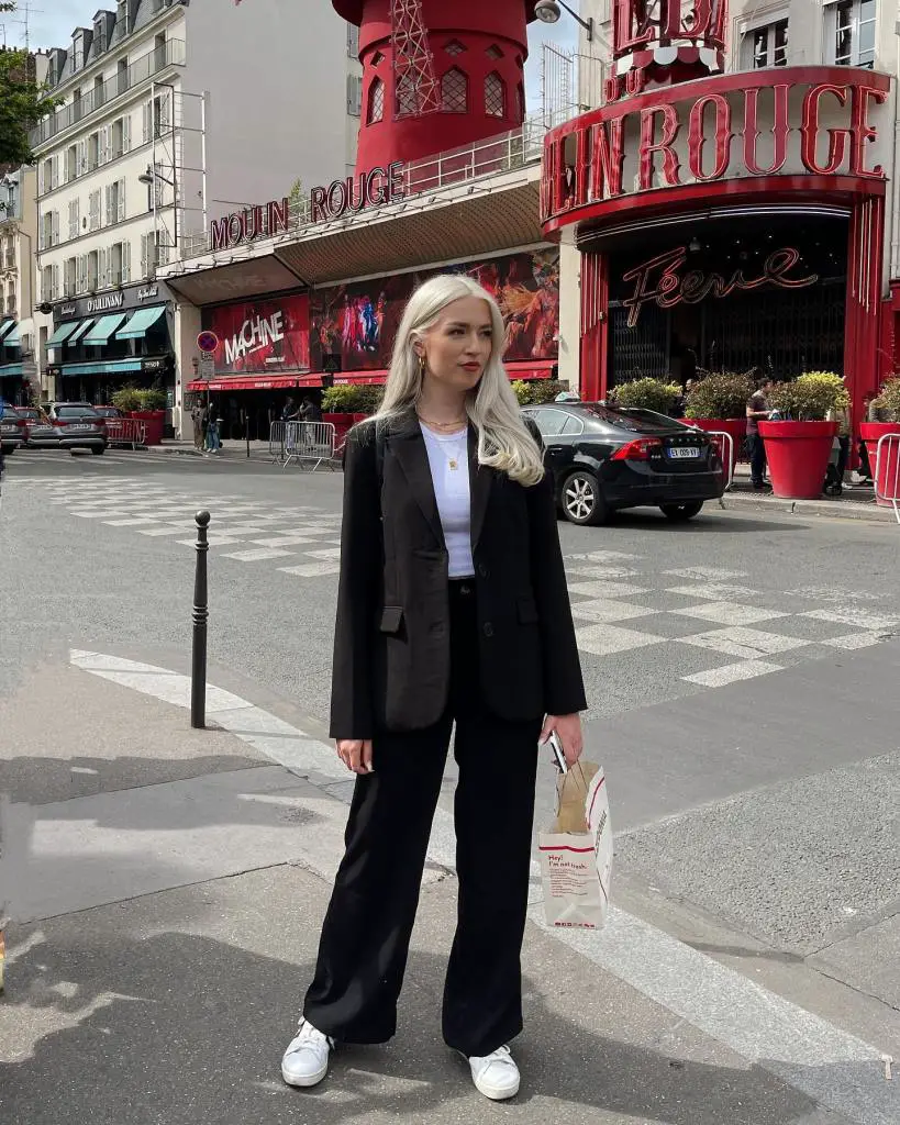 Black Oversized Blazer with White Top and Wide-Leg Trousers Black Oversized Blazer with White Top and Wide-Leg Trousers — Trendy Rich Outfits