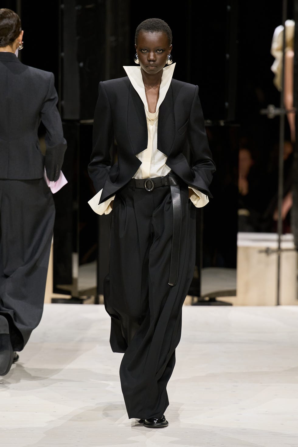 Black Oversized Blazer with Dramatic White Collar Black Oversized Blazer with Dramatic White Collar — Trendy Rich Outfits