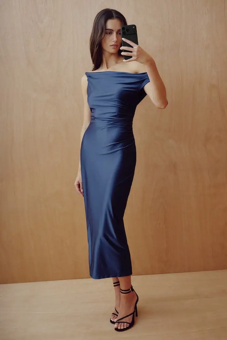 Deep Blue Off-Shoulder Satin Midi Dress with Ruched Detailing Deep Blue Off-Shoulder Satin Midi Dress with Ruched Detailing — Trendy Satin Dresses