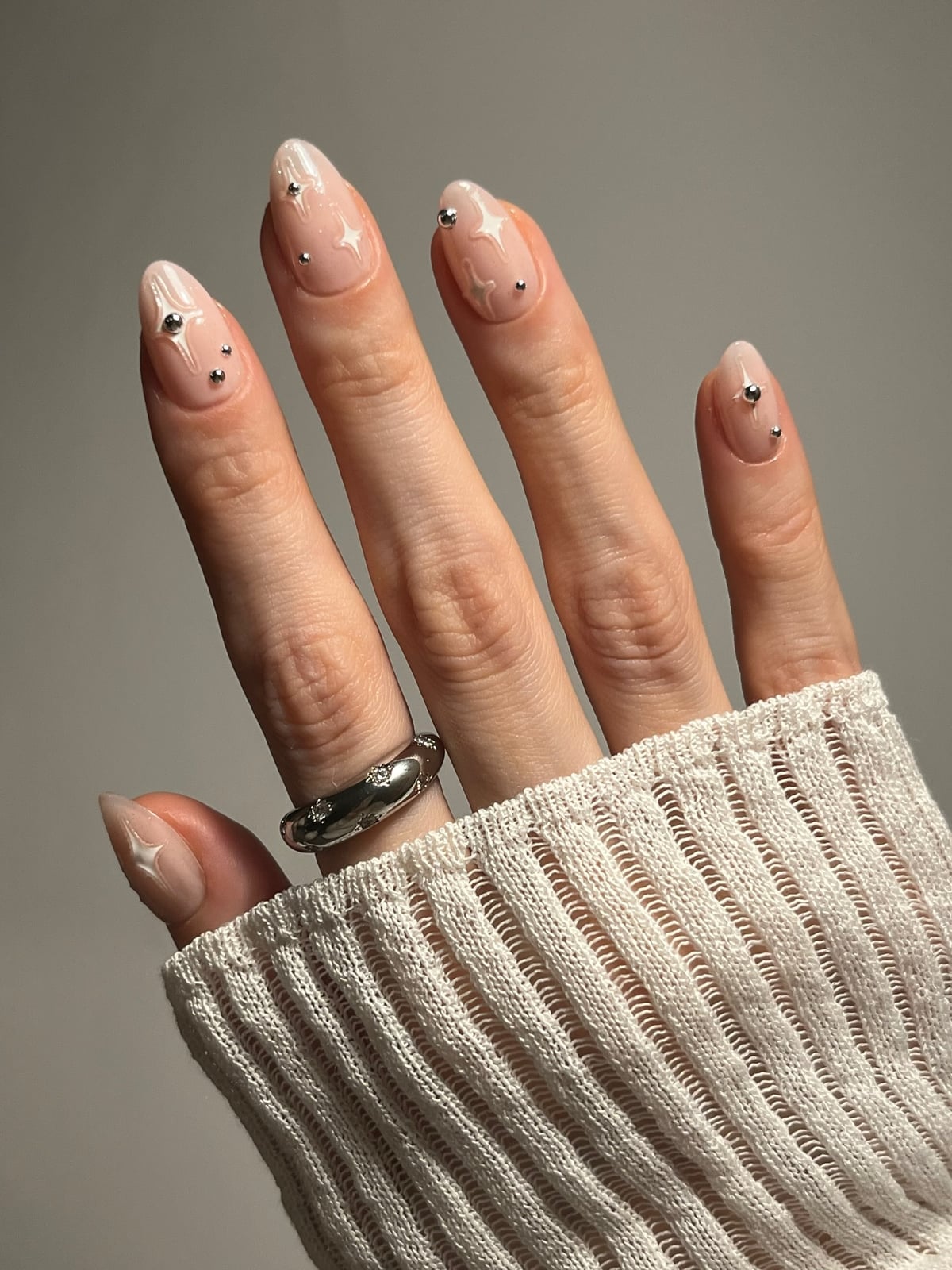 Sheer Nude Celestial Star Line Short Almond Nails Sheer Nude Celestial Star Line Short Almond Nails — Trendy Short Almond Nails