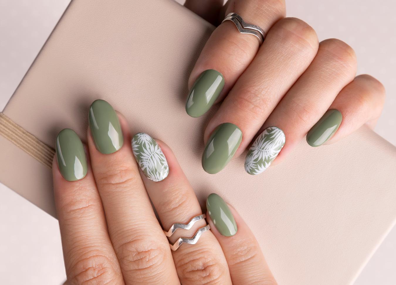 Sage Green White Floral Accent Short Almond Nails Sage Green White Floral Accent Short Almond Nails — Trendy Short Almond Nails