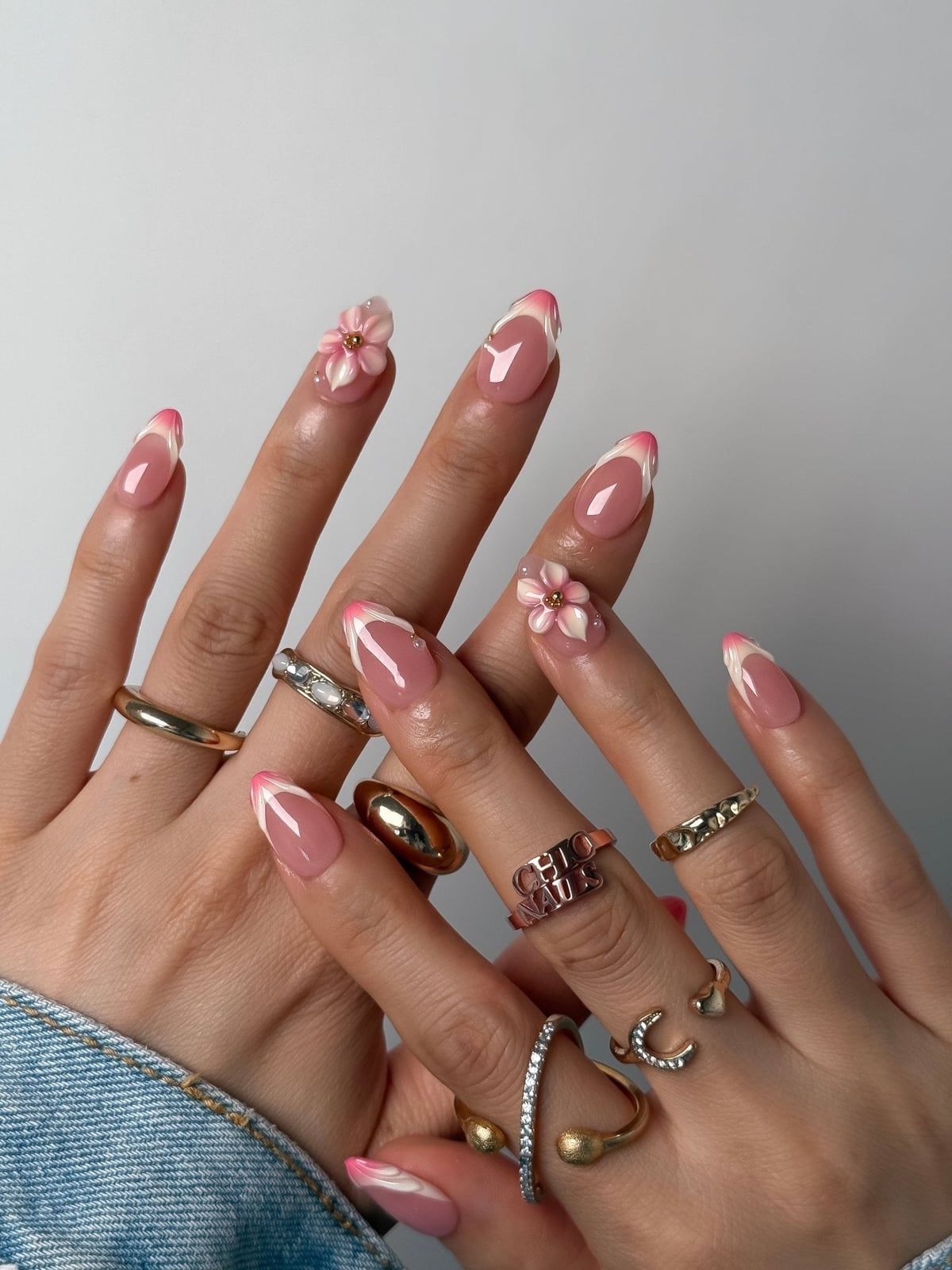 Nude Pink French 3D Flower Short Almond Nails Nude Pink French 3D Flower Short Almond Nails — Trendy Short Almond Nails