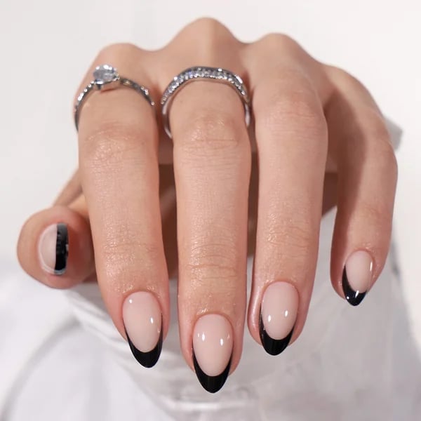 Nude Black French Tip Short Almond Nails Nude Black French Tip Short Almond Nails — Trendy Short Almond Nails