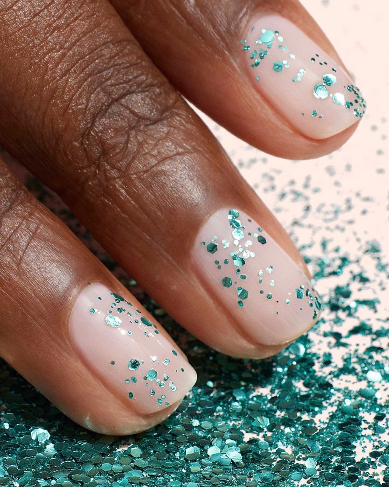 Sheer Nude Teal Glitter Short Almond Nails Sheer Nude Teal Glitter Short Almond Nails — Trendy Short Cute Nails